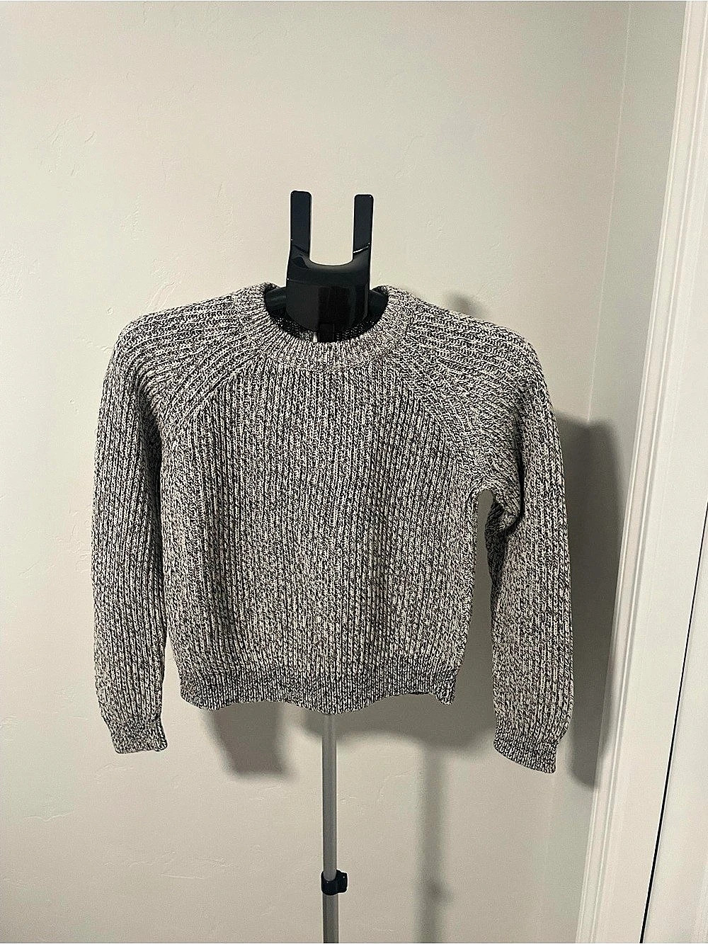 H&M Basic Gray Knit Sweater Size Medium Like New
